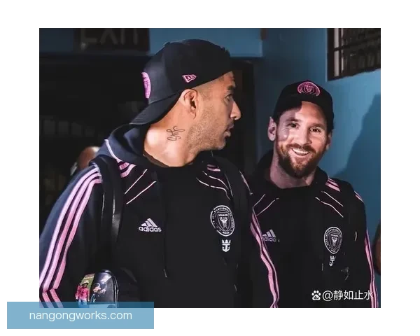 《梅西加盟迈阿密国际首场比赛精彩回顾，球迷热烈反应引发关注》